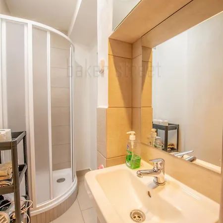 Cozy Close To Palmovka 公寓 *