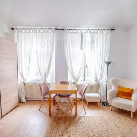 Apartmán Cozy Close To Palmovka Praha
