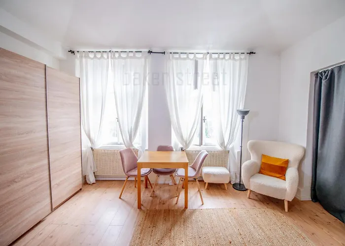 Appartement Cozy Close To Palmovka Praag